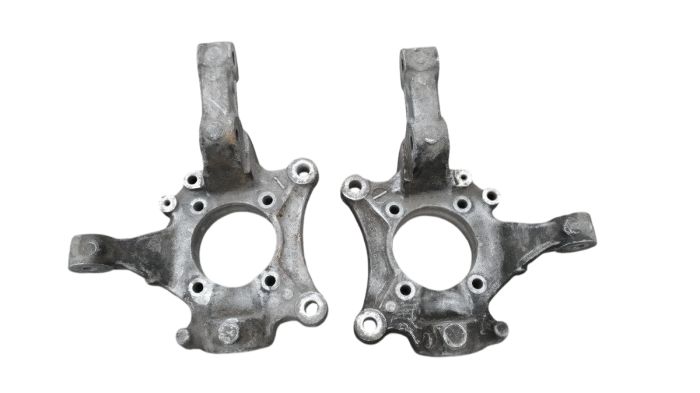 Кулак поворотный (RS)