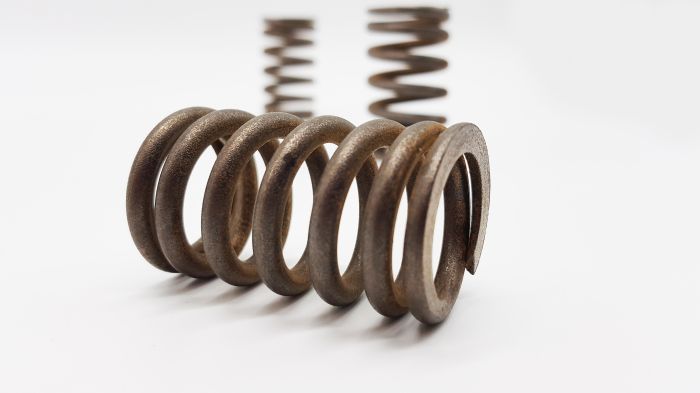 Пружина клапана 2,7л. EER