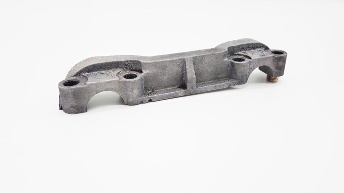 Крышка передняя крепления распредвалов  DOHC 2.4 л. EDZ 