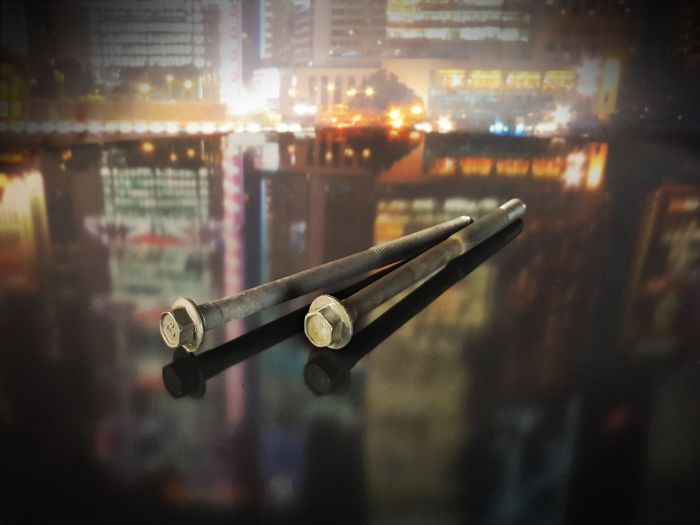 Болт крепления балансировочных валов ДЛИННЫЙ DOHC 2.4 EDZ