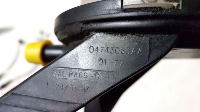 Бачок насоса гидроусилителя руля RS 2.4 литра EDZ