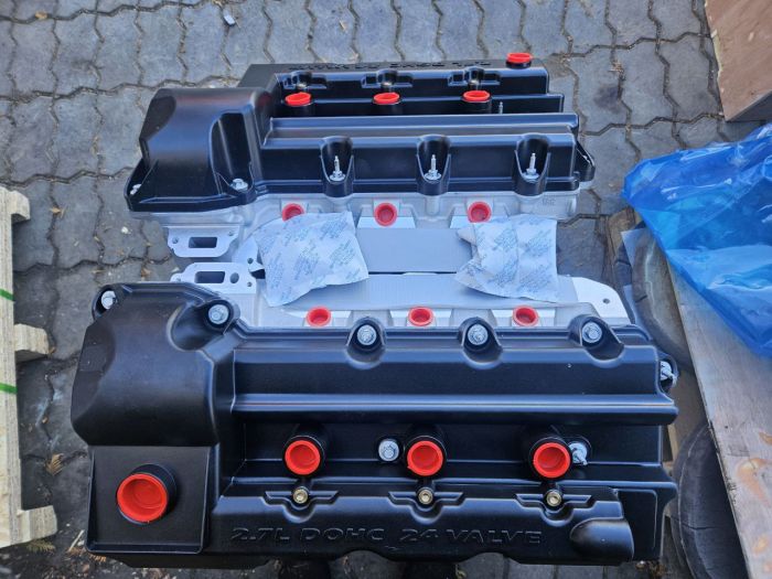 Двигатель в стандартной комплектации 2,7 литра EER